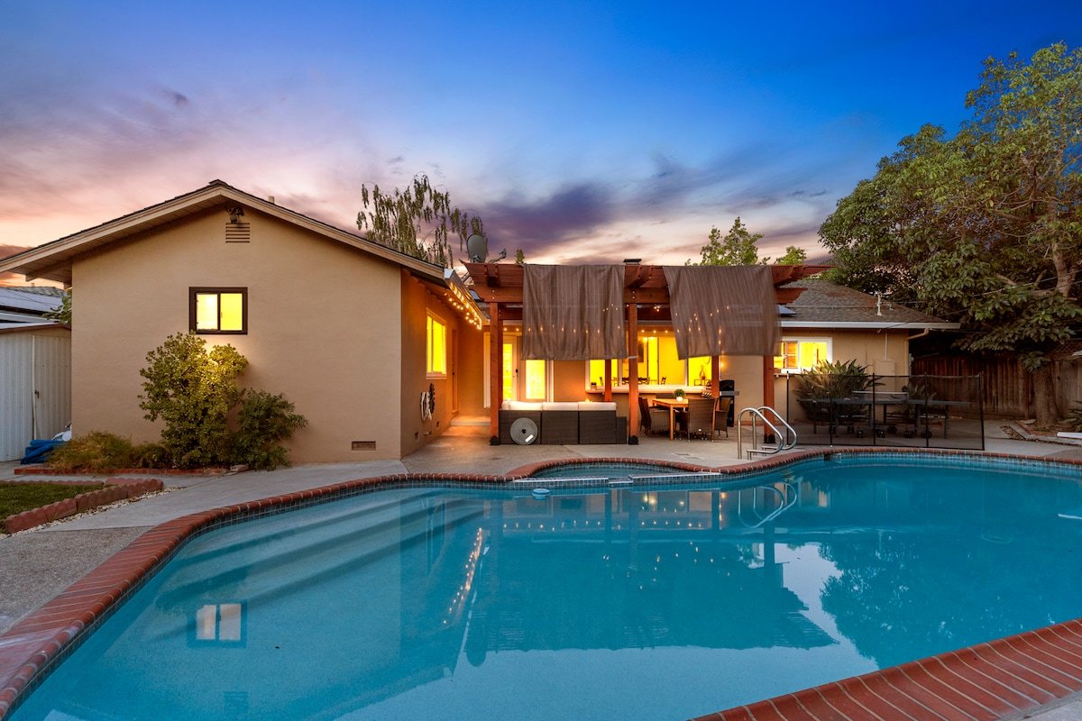 Beautiful 3BD Home w/ Heated Pool and Fire Pit gallery image 5