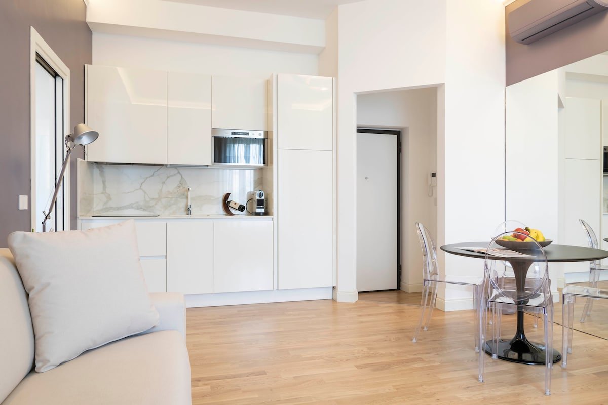 Design New Apartment close Duomo – 6 guests gallery image 3