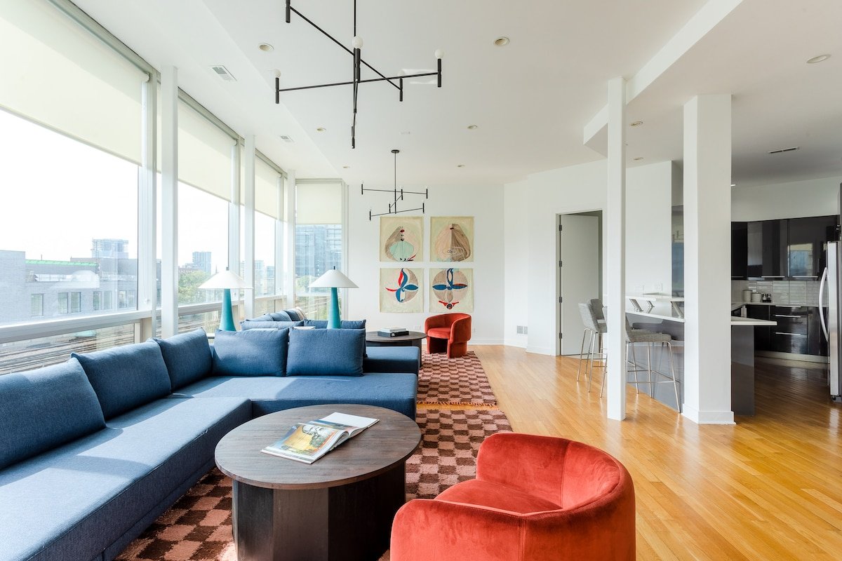 Unique Luxury Fulton Market Penthouse | Sleeps 32 gallery image 3