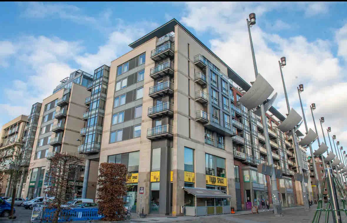 SMITHFIELD SQUARE SUPER 2 BED SPACIOUS APT 31C.. gallery image 4