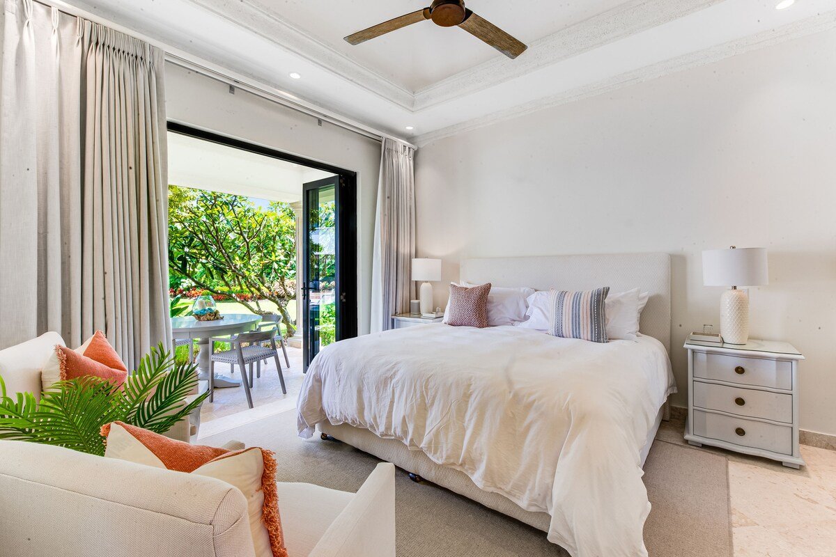 Monkey Manor gallery image 2