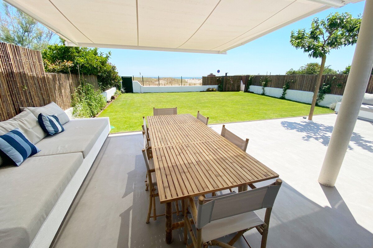 Premium beachfront villa in Costa Brava gallery image 5