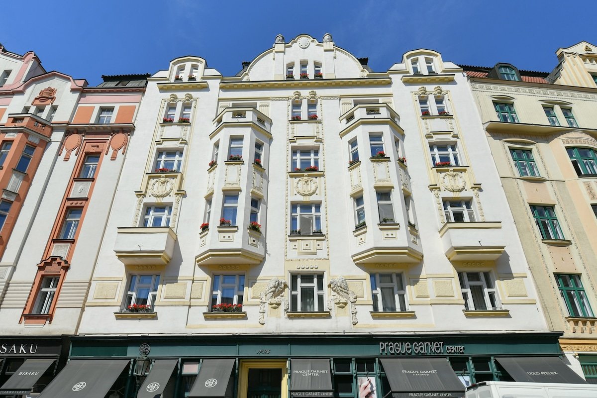 Art-Nouveau Residence in the Heart of the Old Town gallery image 3