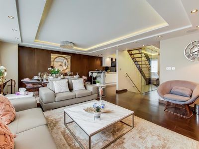 Luxurious 4Bed 3Bath Retreat Behind Selfridges AC