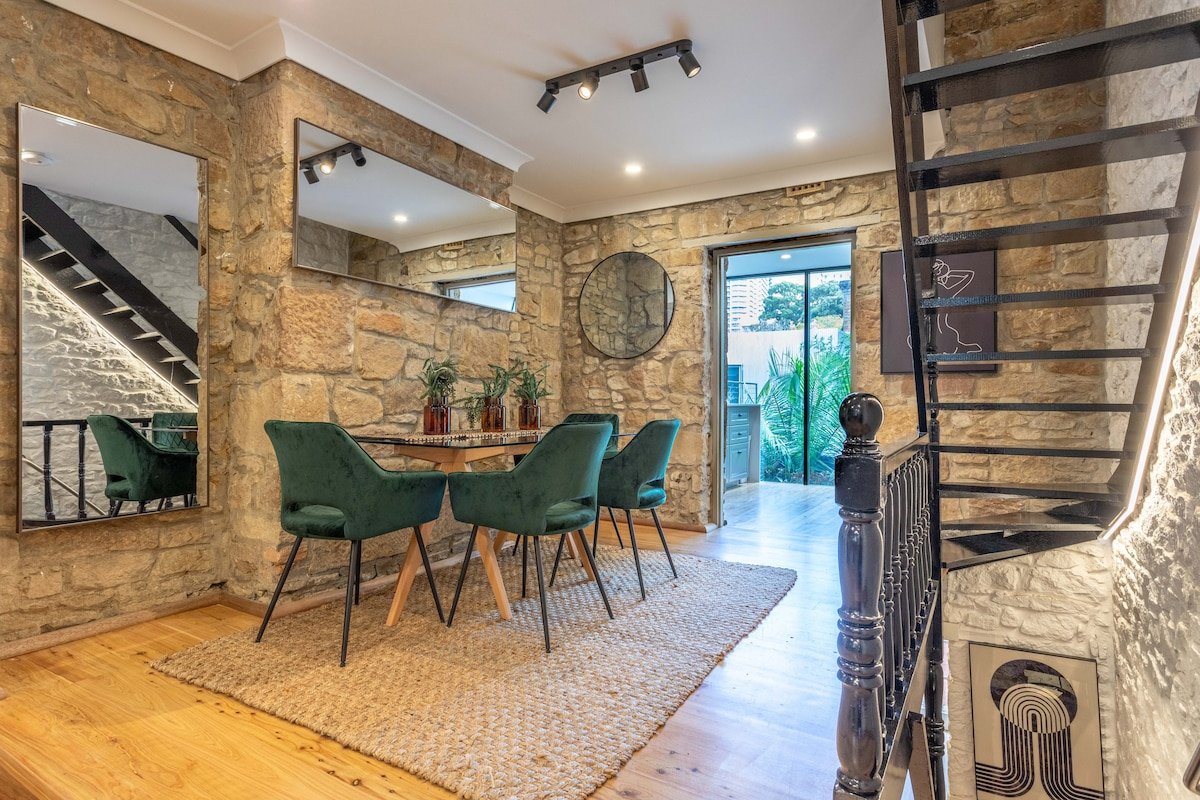 A Touch of Soho: Luxurious Sandstone Residence gallery image 4