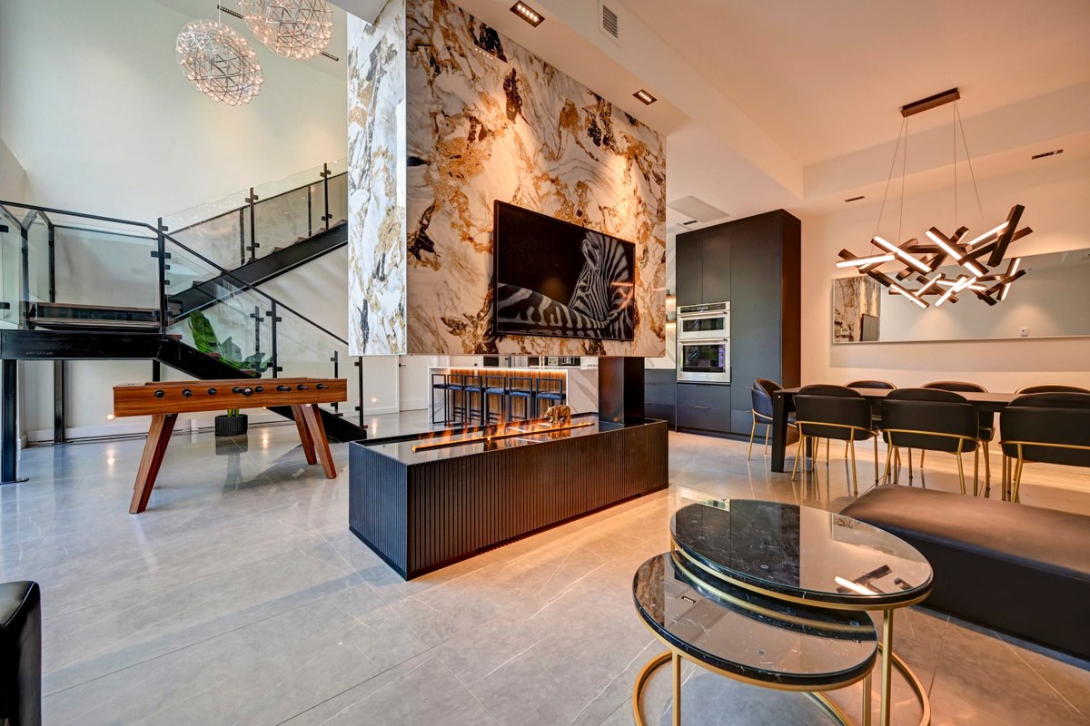 CLUBHAUS VIP Suite, Private Hot Tub, Sleep 16