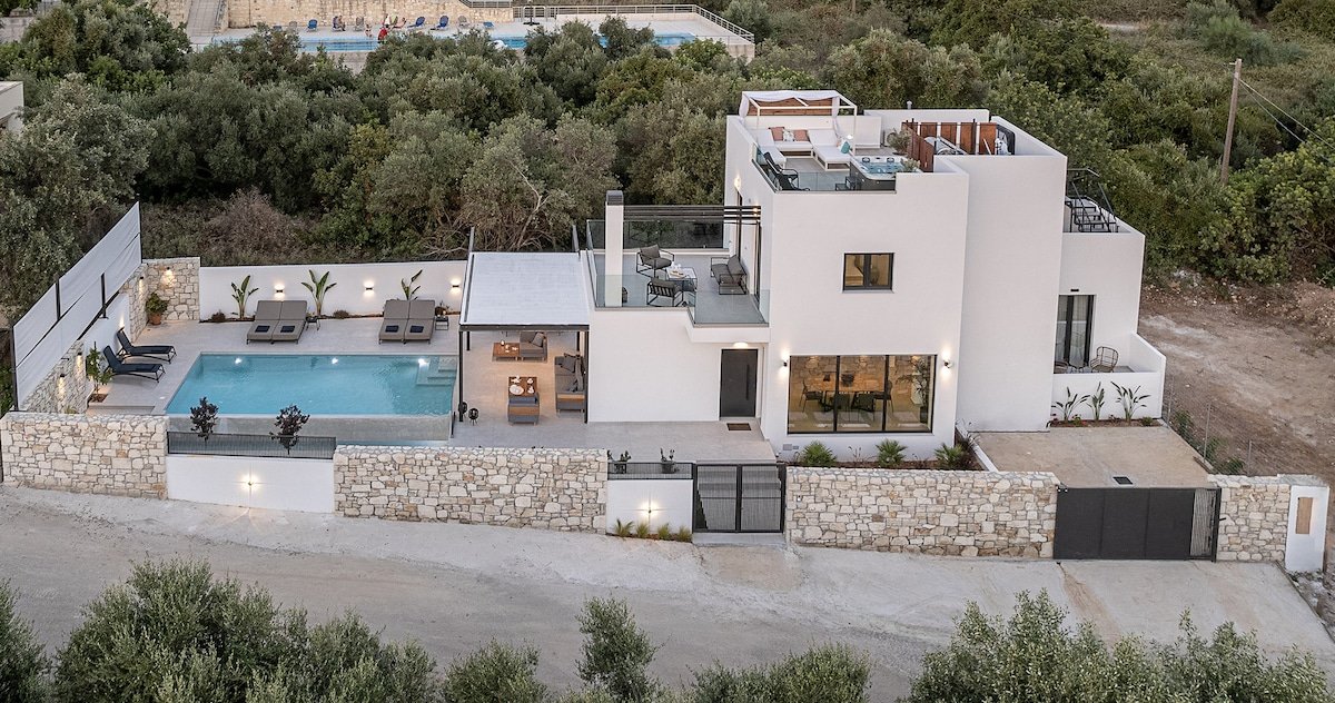 Avrilla Seaside Villa w/ Heated Pool, Hot Tub, BBQ gallery image 2