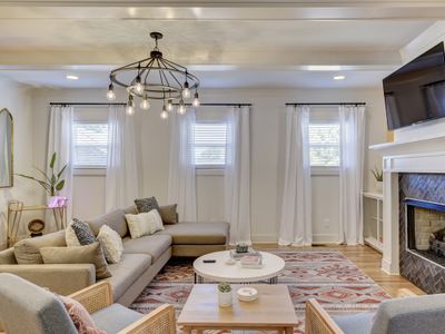 East Nashville Charmer – The Dolly Llama