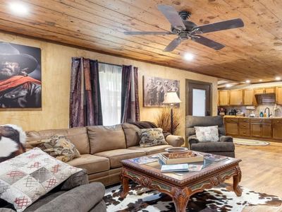 Stockyards 1/8 mile walk-TCU close-Cowboy Lodge