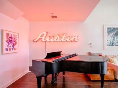 East ATX Luxury Home + Heated Pool + Detached Loft