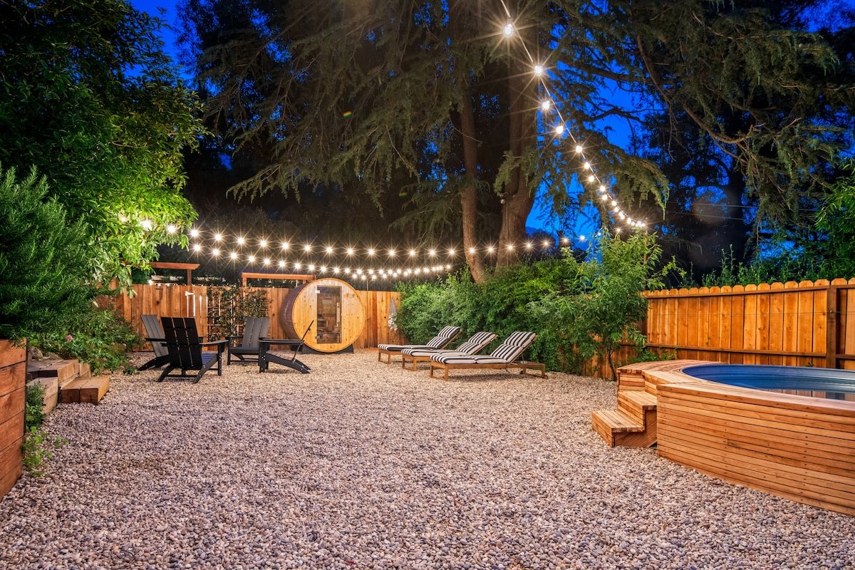 Fernwood Canyon Escape w/Sauna, Bocce & Cottage gallery image 2