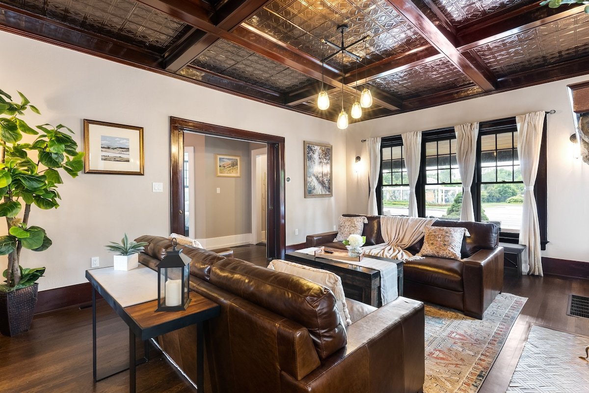 Franklin Conservatoire Mansion- Free Parking! gallery image 2