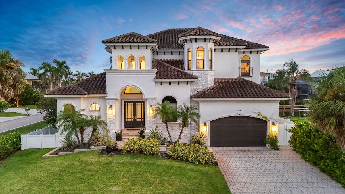 Spacious Luxury Waterfront Retreat with Pool & Spa gallery image 3