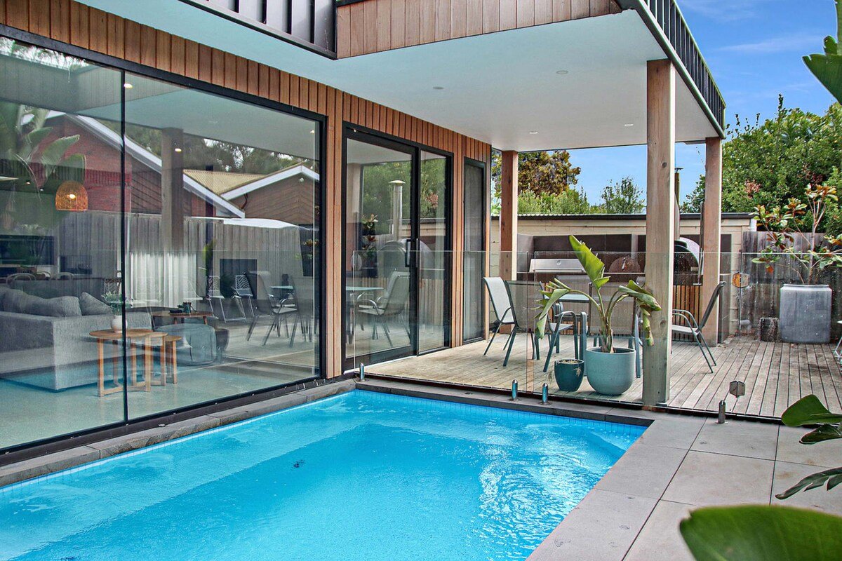 Wattlebird Escape – Heated Pool, Pizza Oven, Sleep gallery image 3