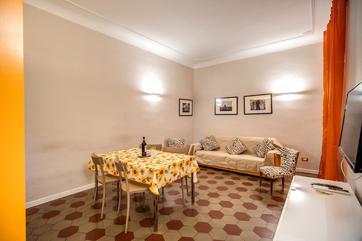 Large 10 people Apartment in Trastevere. gallery image 3
