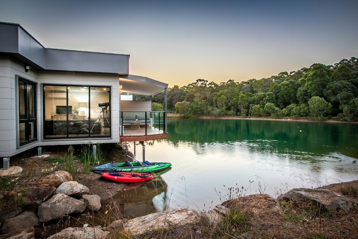 Maison du Lac – house on lake, close to town gallery image 2