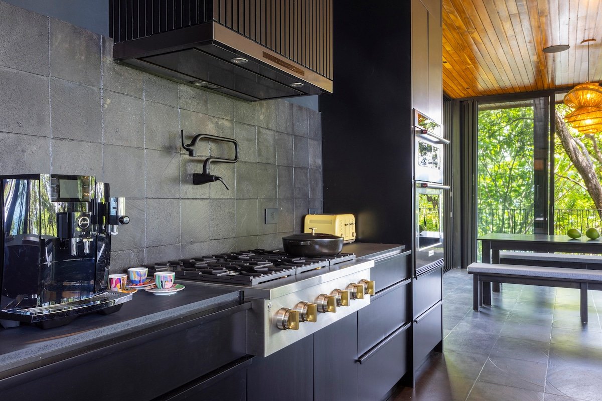 Ocean front Villa with Chef gallery image 5