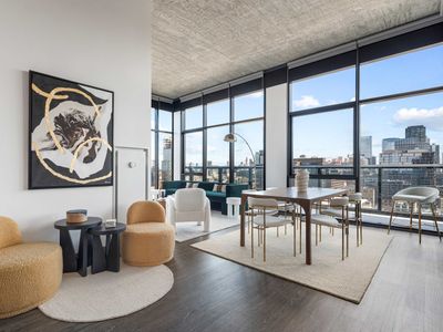 Stylish 2BR Retreat in Fulton Market for Getaways