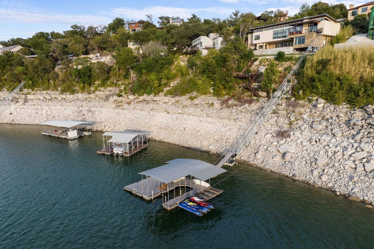 Lake Travis Waterfront Home+Dock gallery image 3