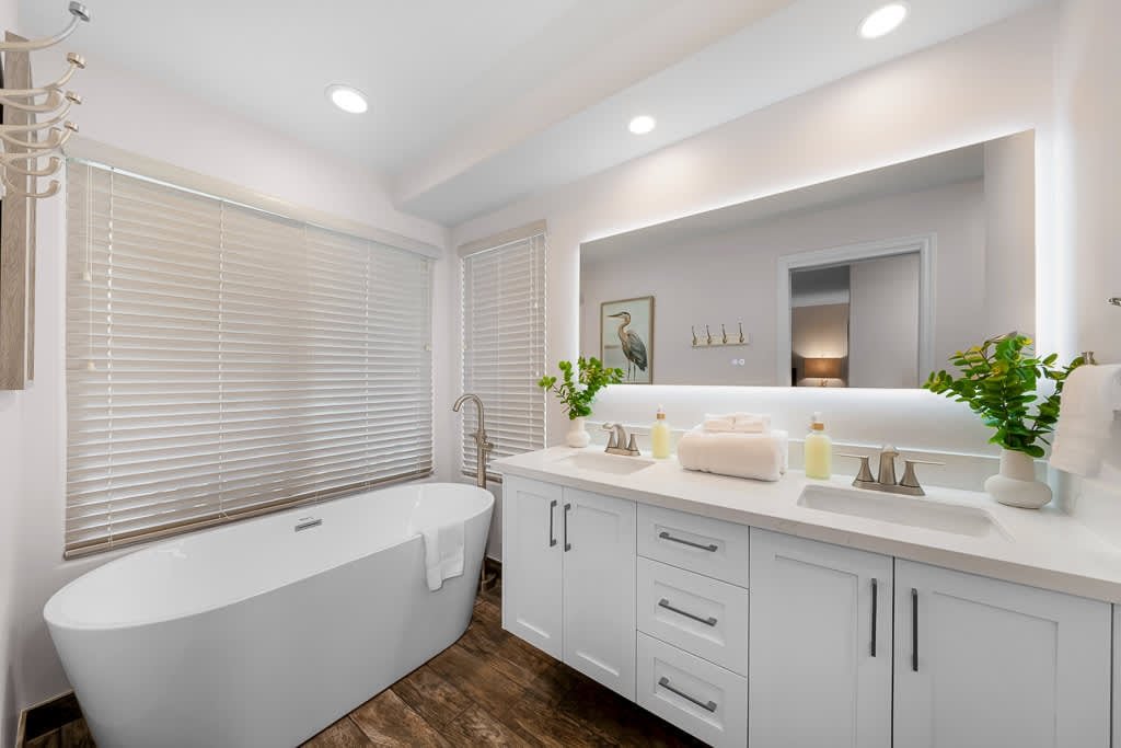 Panoramic Ocean View Huge Rooftop Deck – Sleeps 8 gallery image 5