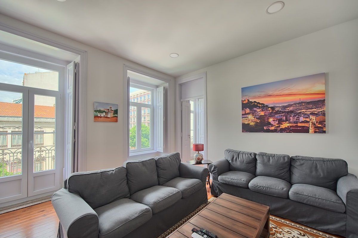 Lisbon Comfy Apartment – Metro at the door gallery image 2
