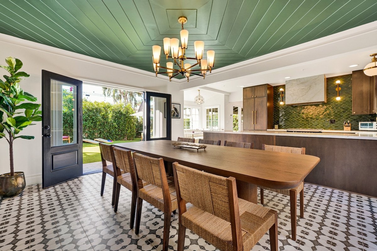 Villa Encanto | Luxe 6BRs • Courtyard • Game Room gallery image 4