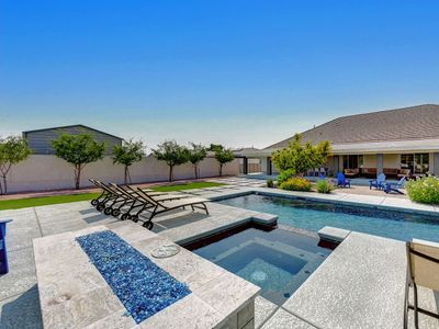 Vegas Luxury Villa, Pool, Spa, Games. Sleeps 2-12