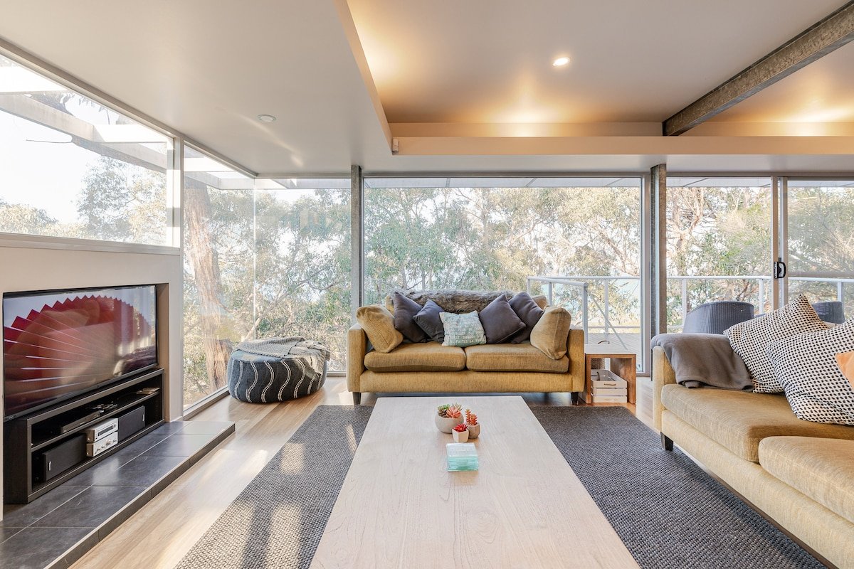 Lorne Luxury views to the bay gallery image 4