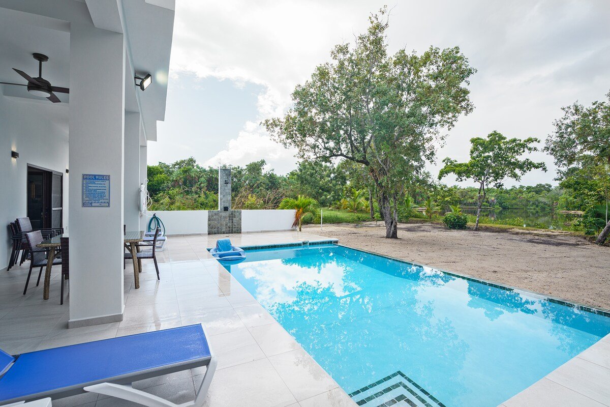 Contemporary Villa with pool in Naia Residences gallery image 5