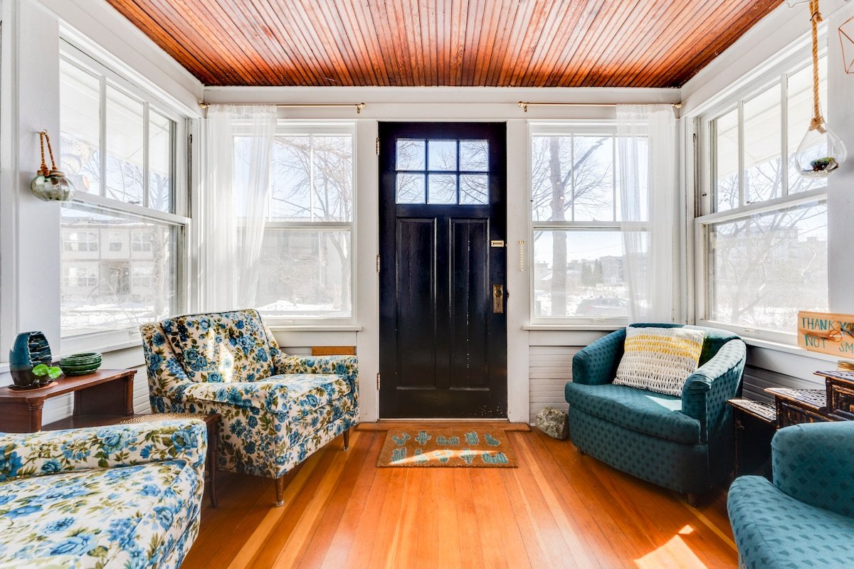 Uptown Fungalow – beautiful private home in MPLS gallery image 3