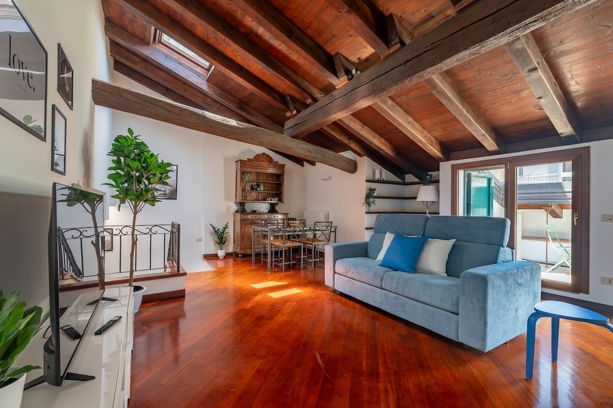 [Bologna Centro] – 12 People & Terrace + 170 mq gallery image 5