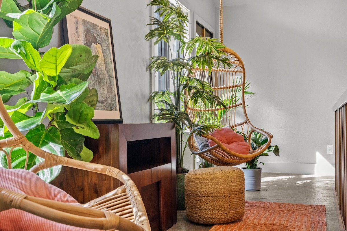 Stylish Hidden Oasis 5 min. from Downtown gallery image 3