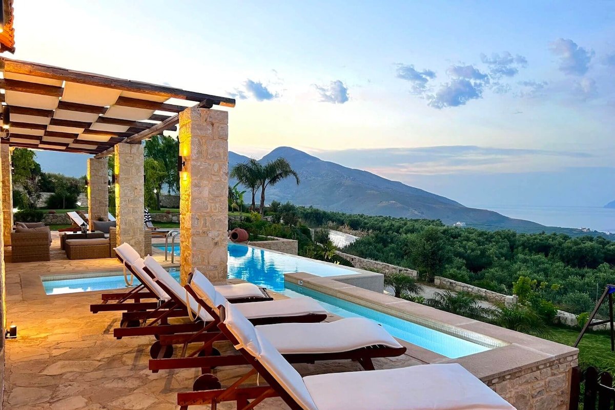 Near to Beach / Private Heated Pool / Playground gallery image 4