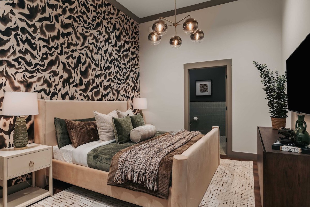 Starr Piano • Carraway • Luxury Near Broadway gallery image 3