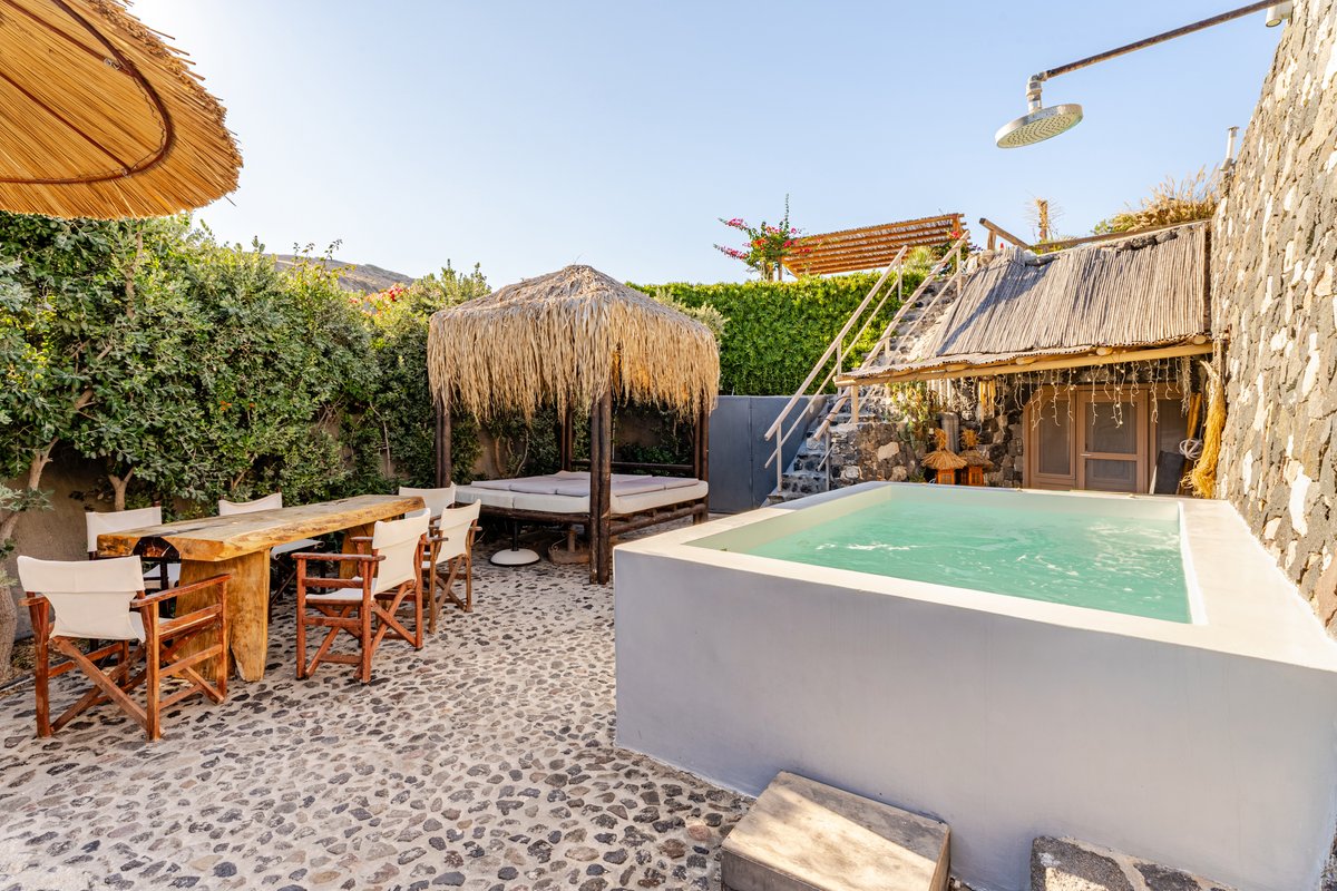 Rock Villas Complex | CastleView | 2 Jacuzzis