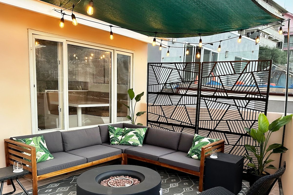 Sunset Terrace | Catalina Dreamin’ gallery image 4