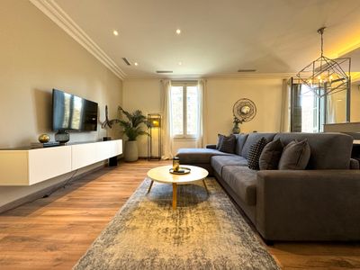 BCN Christmas Elegance & Modernity on Diagonal 5P