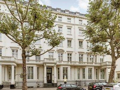 South Kensington – Superior 2 Bedroom Apartment