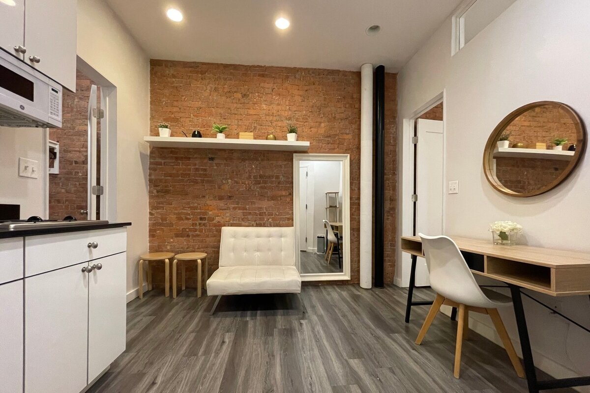 Midtown 2 beds rooms / APT gallery image 2