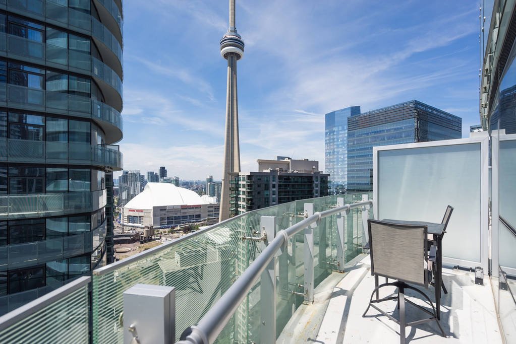 Stunning Lake/CN Tower View: 2BR+2BA, Free Parking gallery image 3