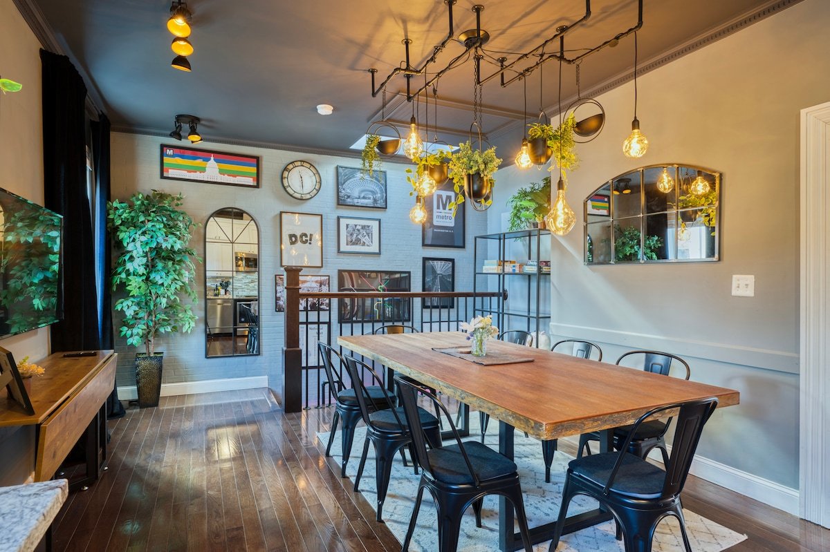 Homelike 3BR Unit with Private Theater in Capitol gallery image 2