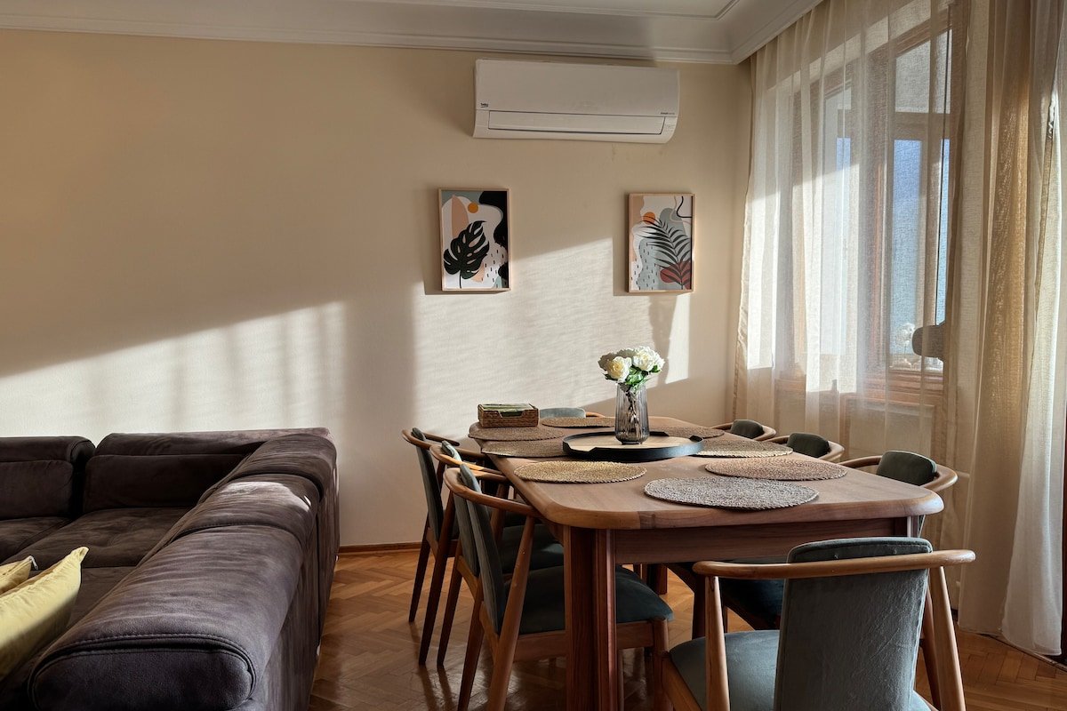 Huge House 5 mins train st. Pool 2 baths 4 rooms gallery image 3