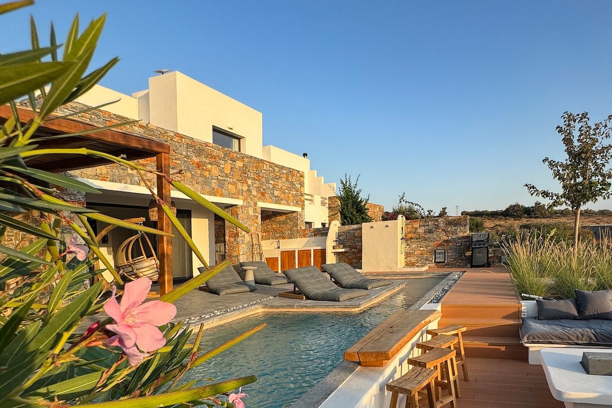 Villa Liv, Stunning views, Pool gallery image 2