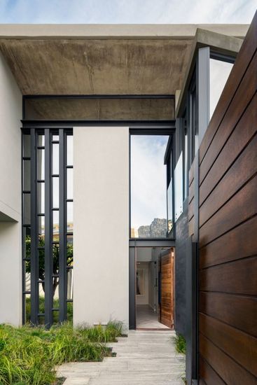 Photo 4 of Villa Pitlochry accommodation in Camps Bay, Cape Town with 4 bedrooms and 3 bathrooms