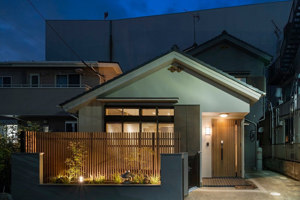 空港送迎・観光タクシーオプションあり！専用サウナ＆ジム完備！広々129㎡/無料駐車場有/最大8名 gallery image 2