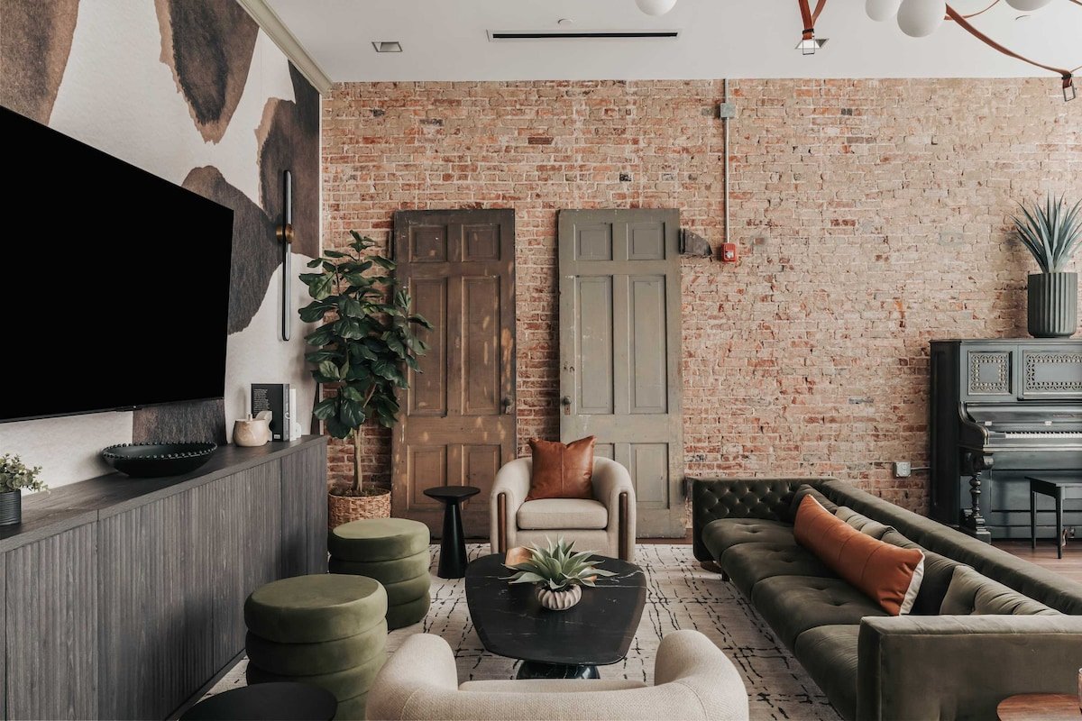 Starr Piano • Carraway • Luxury Near Broadway