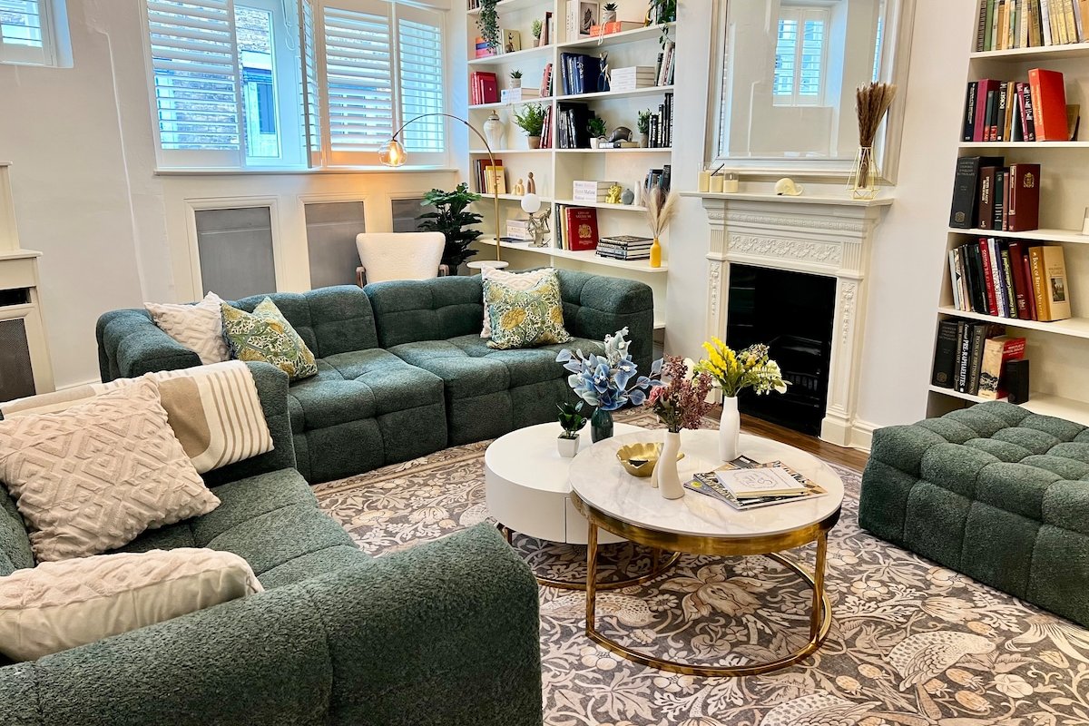 Gorgeous Mews House With Spacious Roof terrace gallery image 2