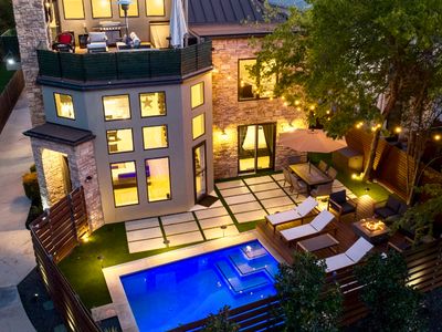 Modern House w Pool, Gym & DT View Rooftop