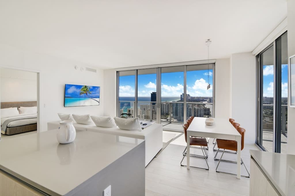 Luxury Corner Apartment in Hollywood Beach gallery image 4