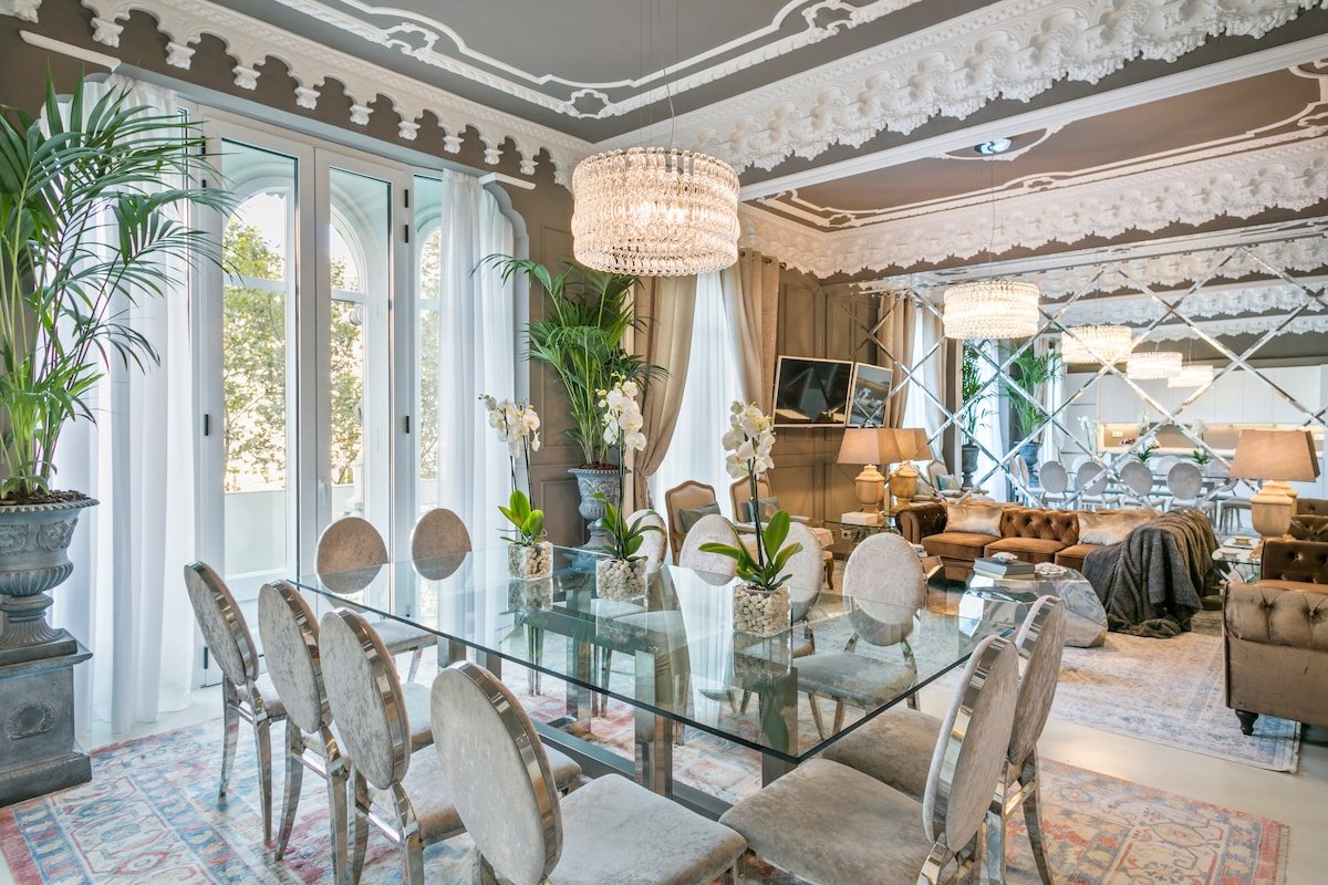 See Rambla de Catalunya from an Opulent Apartment gallery image 5